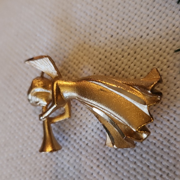 Bundle of 3 Vintage Silver Tone Holiday Christmas Themed Pins Brooches - Picture 2 of 4